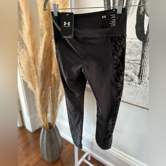 Under armour leggings in grey/black with leopard down the leg. Size small NWT - Picture 8 of 8